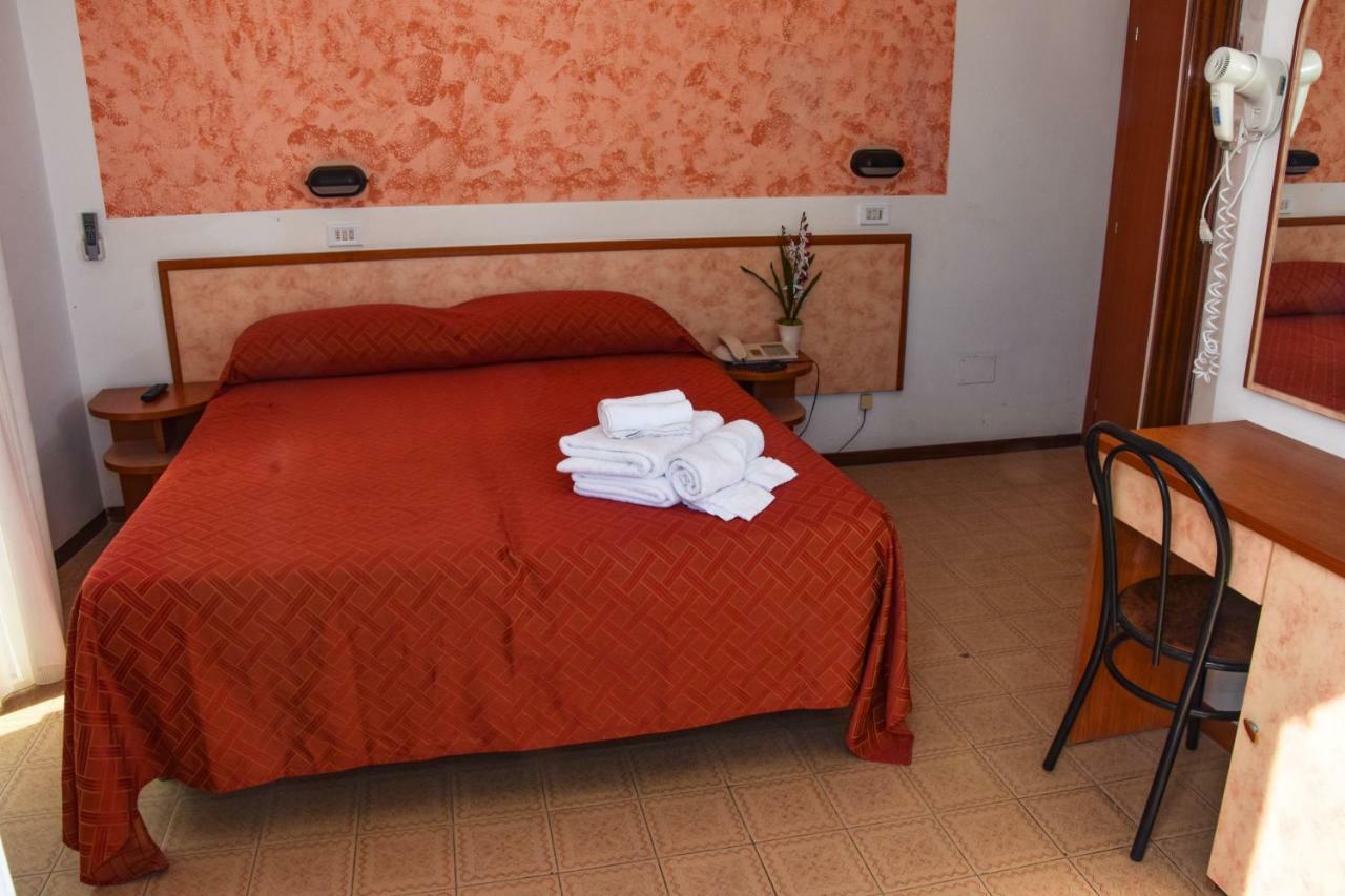 Tyc Hotel Viserbella di Rimini Екстер'єр фото